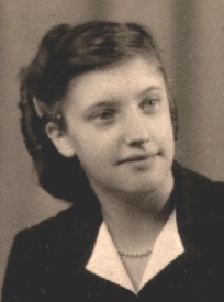 Irmgard Baur, verh. Carl, geb. 1926 (hier: ca. 1946)